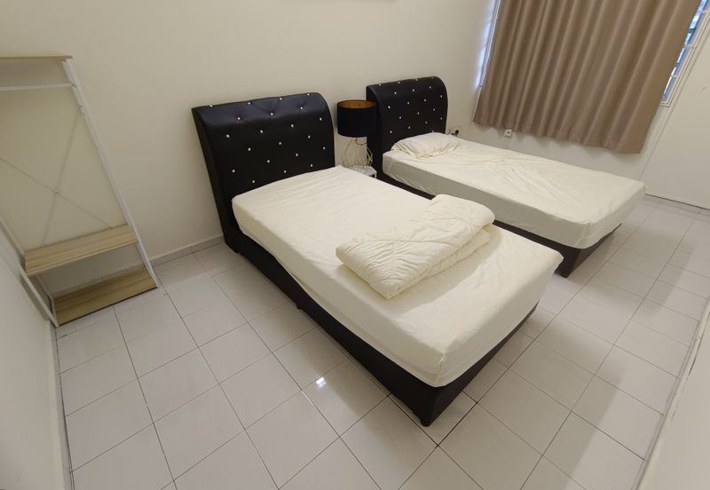 Oug/Happy Garden Renovated 2 Storey Terrace House with Wide Road For Sale