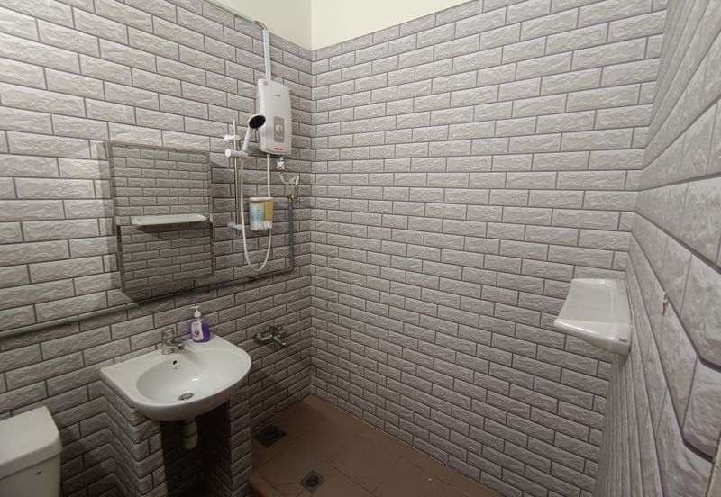 Oug/Happy Garden Renovated 2 Storey Terrace House with Wide Road For Sale