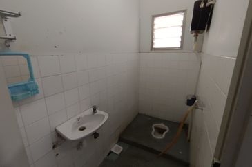 Oug 2 Storey Terrace House For Rent