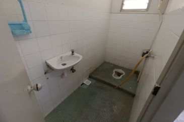 Oug 2 Storey Terrace House For Rent