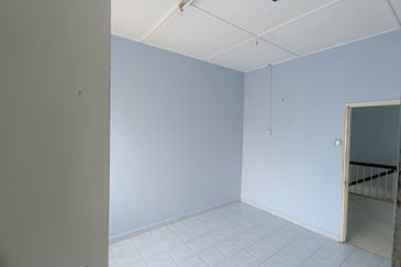 Oug 2 Storey Terrace House For Rent