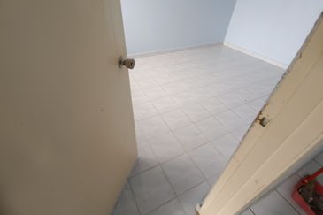 Oug 2 Storey Terrace House For Rent