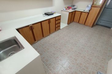 Oug 2 Storey Terrace Endlot House with Wider Road for Sale