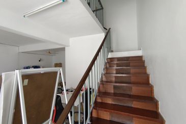 Oug 2 Storey Terrace Endlot House with Wider Road for Sale