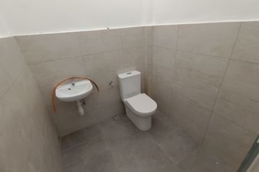 Oug 2 Storey Terrace Endlot House with Wider Road for Sale