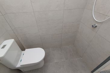 Oug 2 Storey Terrace Endlot House with Wider Road for Sale