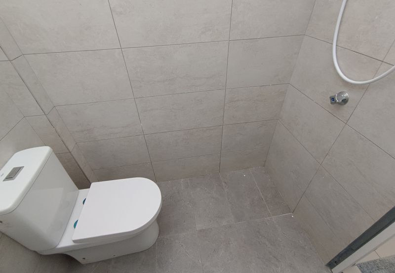 Oug 2 Storey Terrace Endlot House with Wider Road for Sale