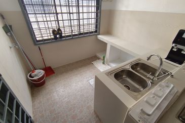 Oug 2 Storey Terrace Endlot House with Wider Road for Sale