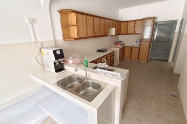 Oug 2 Storey Terrace Endlot House with Wider Road for Sale