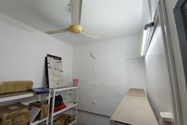 Oug 2 Storey Terrace Endlot House with Wider Road for Sale