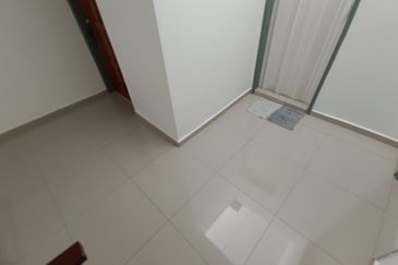 Oug 2 Storey Terrace Endlot House with Wider Road for Sale