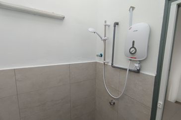 Oug 2 Storey Terrace Endlot House with Wider Road for Sale