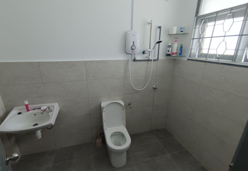 Oug 2 Storey Terrace Endlot House with Wider Road for Sale