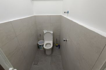 Oug 2 Storey Terrace Endlot House with Wider Road for Sale