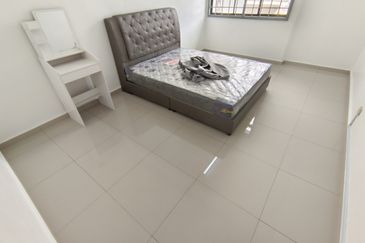 Oug 2 Storey Terrace Endlot House with Wider Road for Sale