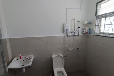 Oug 2 Storey Terrace Endlot House with Wider Road for Sale