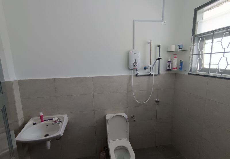 Oug 2 Storey Terrace Endlot House with Wider Road for Sale