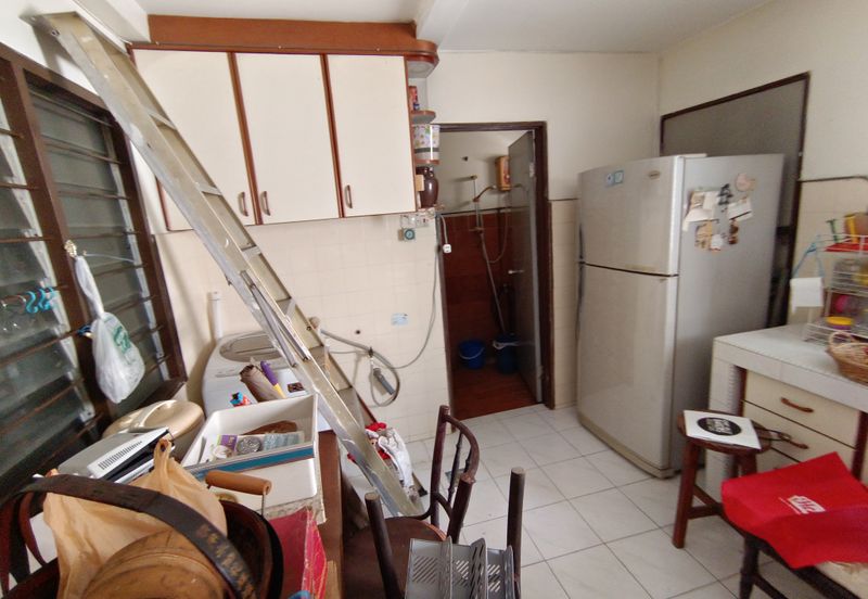 Oug 2 Storey Terrace Split Floor House with 4 Bathrooms For Sale