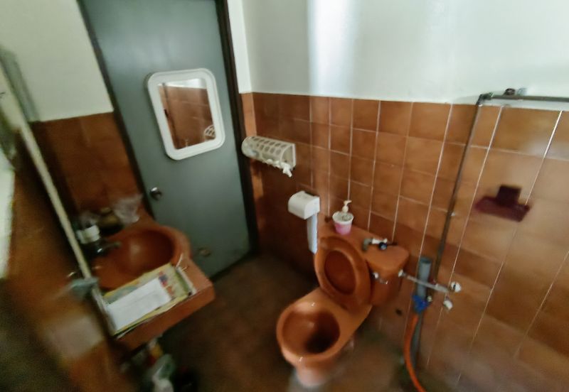 Oug 2 Storey Terrace Split Floor House with 4 Bathrooms For Sale