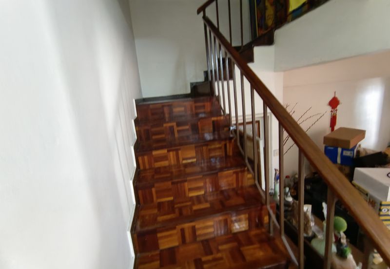 Oug 2 Storey Terrace Split Floor House with 4 Bathrooms For Sale