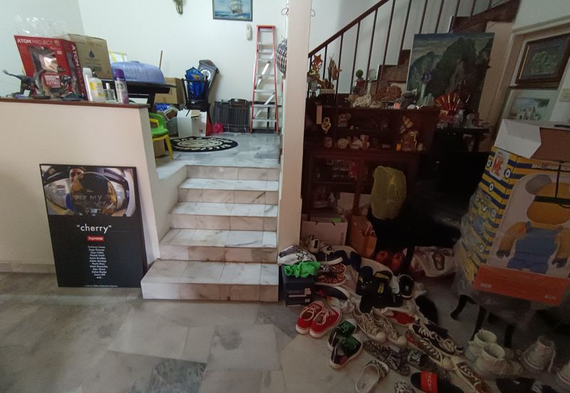 Oug 2 Storey Terrace Split Floor House with 4 Bathrooms For Sale