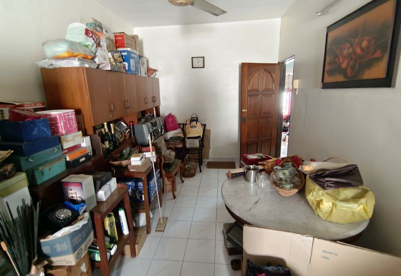 Oug 2 Storey Terrace Split Floor House with 4 Bathrooms For Sale