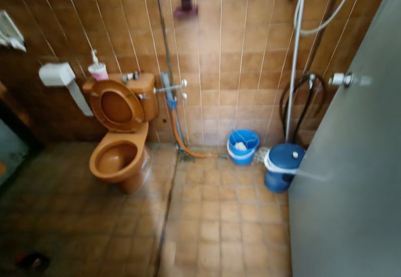 Oug 2 Storey Terrace Split Floor House with 4 Bathrooms For Sale