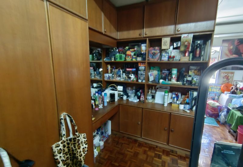 Oug 2 Storey Terrace Split Floor House with 4 Bathrooms For Sale