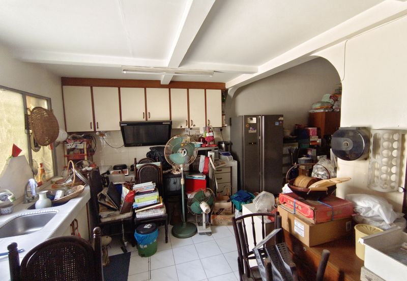 Oug 2 Storey Terrace Split Floor House with 4 Bathrooms For Sale