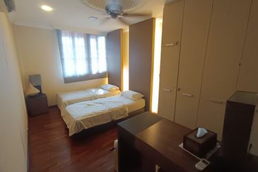 Oug/Taman Yarl 3 Storey Semi D With ID Design For Sale