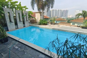 Oug/Taman Yarl 3 Storey Semi D With ID Design For Sale