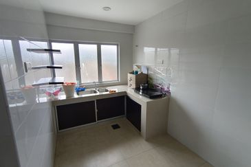 Oug/Kuchai Lama Renovated Top Floor Walk Up Apartment for Rent