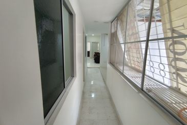 Oug/Kuchai Lama Renovated Top Floor Walk Up Apartment for Rent