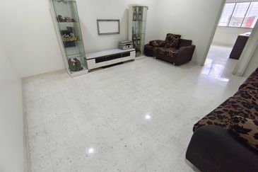 Oug/Kuchai Lama Renovated Top Floor Walk Up Apartment for Rent