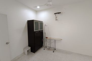 Oug/Kuchai Lama Renovated Top Floor Walk Up Apartment for Rent