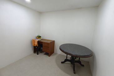 Oug/Kuchai Lama Renovated Top Floor Walk Up Apartment for Rent