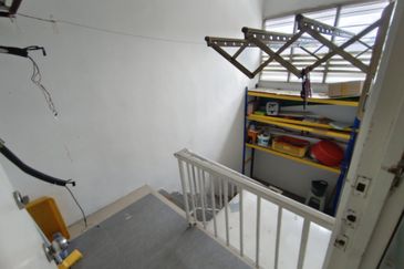 Oug/Kuchai Lama Renovated Top Floor Walk Up Apartment for Rent