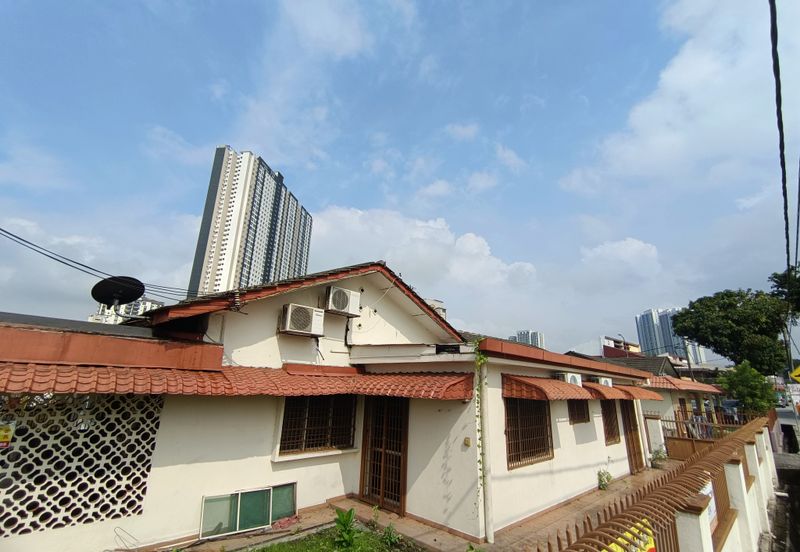 Oug/Happy Garden 1 Storey Corner Terrace House For Sale