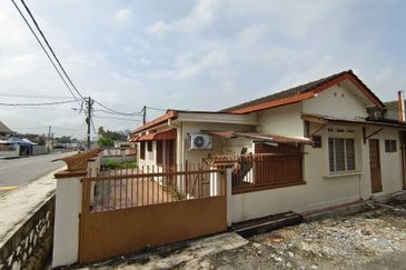 Oug/Happy Garden 1 Storey Corner Terrace House For Sale