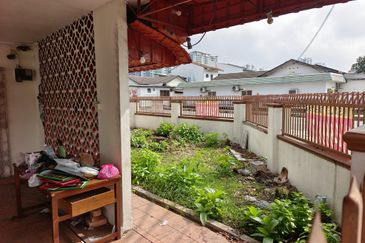 Oug/Happy Garden 1 Storey Corner Terrace House For Sale