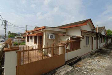 Oug/Happy Garden 1 Storey Corner Terrace House For Sale