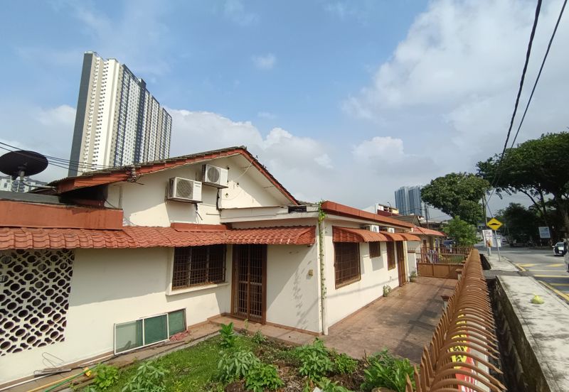 Oug/Happy Garden 1 Storey Corner Terrace House For Sale