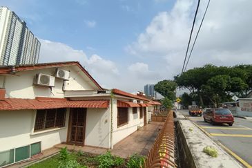 Oug/Happy Garden 1 Storey Corner Terrace House For Sale