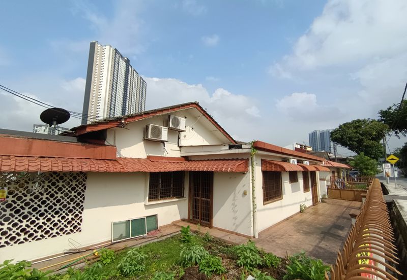Oug/Happy Garden 1 Storey Corner Terrace House For Sale