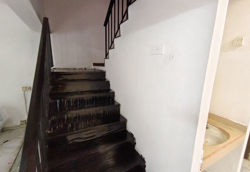 Oug 2 Storey Terrace House With Quiet Area For Sale