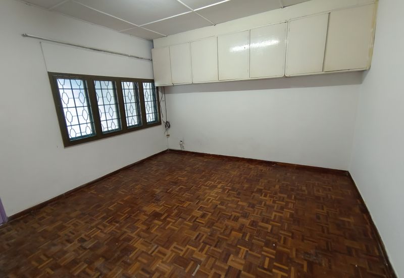 Oug 2 Storey Terrace House With Quiet Area For Sale