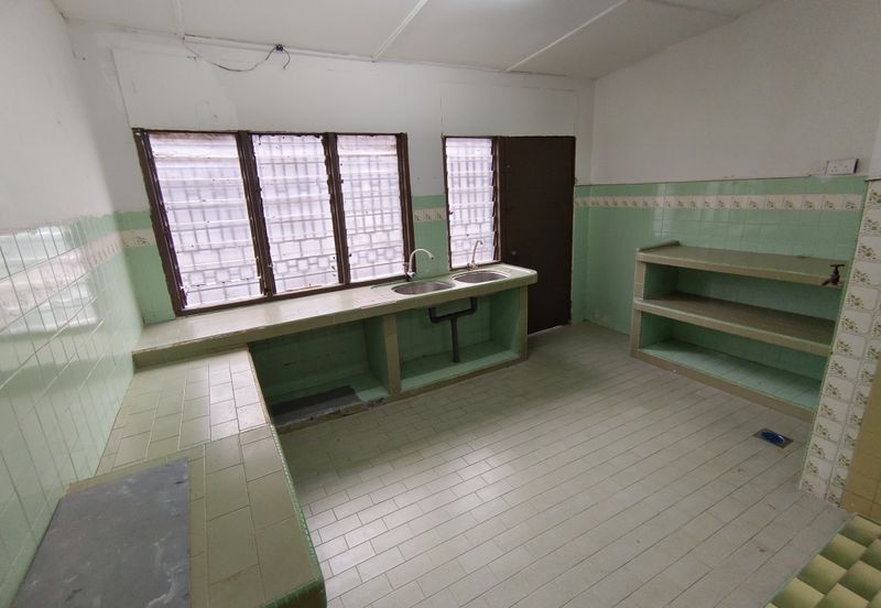 Oug 2 Storey Terrace House With Quiet Area For Sale