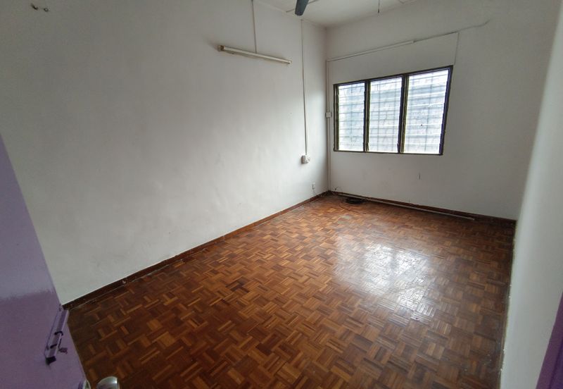 Oug 2 Storey Terrace House With Quiet Area For Sale