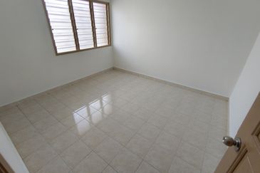 Oug 2 Storey Renovated Terrace House For Rent