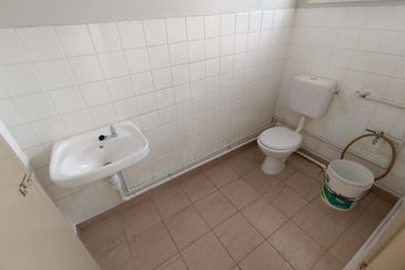 Oug 2 Storey Renovated Terrace House For Rent